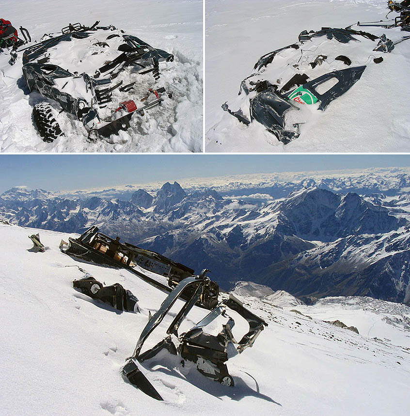 На Land Rover 90 в 1997 году российские автоальпинисты покорили Эверест, взяв высоту 5621 м. Машину вернуть домой не удалось