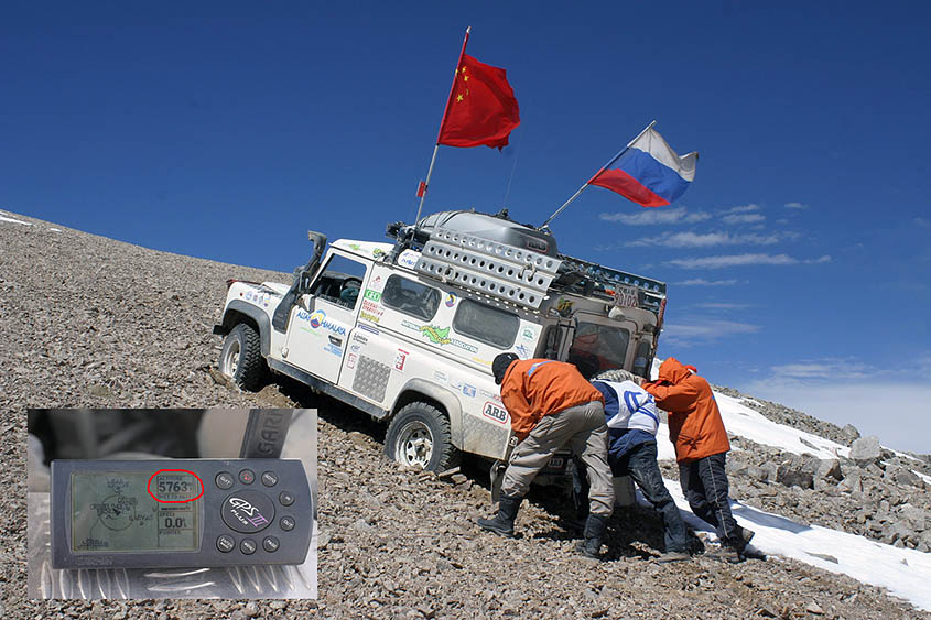 Land Rover Defender 110 в Тибете на высоте 5763 м