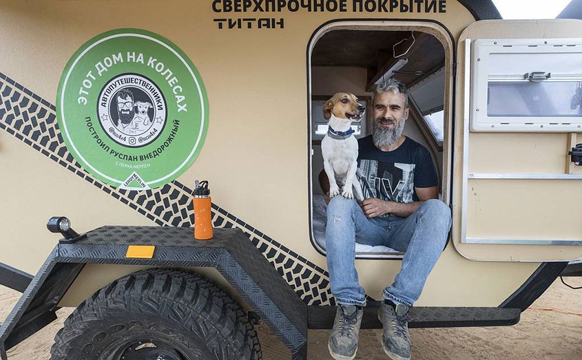 Руслан Внедорожный со своим псом Ричи